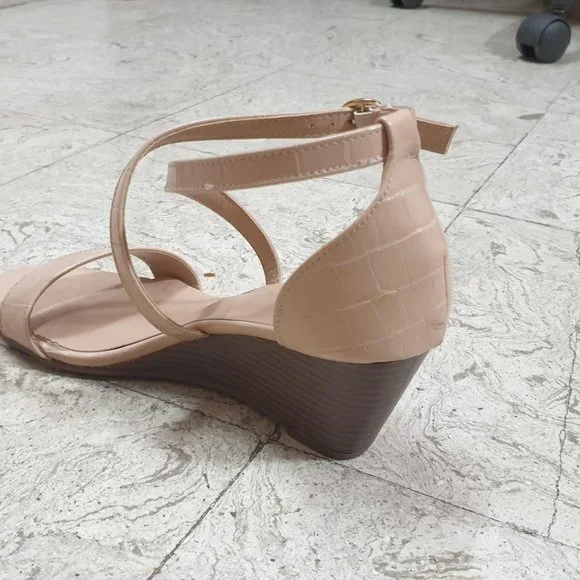 Women Beige Croc Textured Mid-Top Wedges Heels - Picture 2 of 9